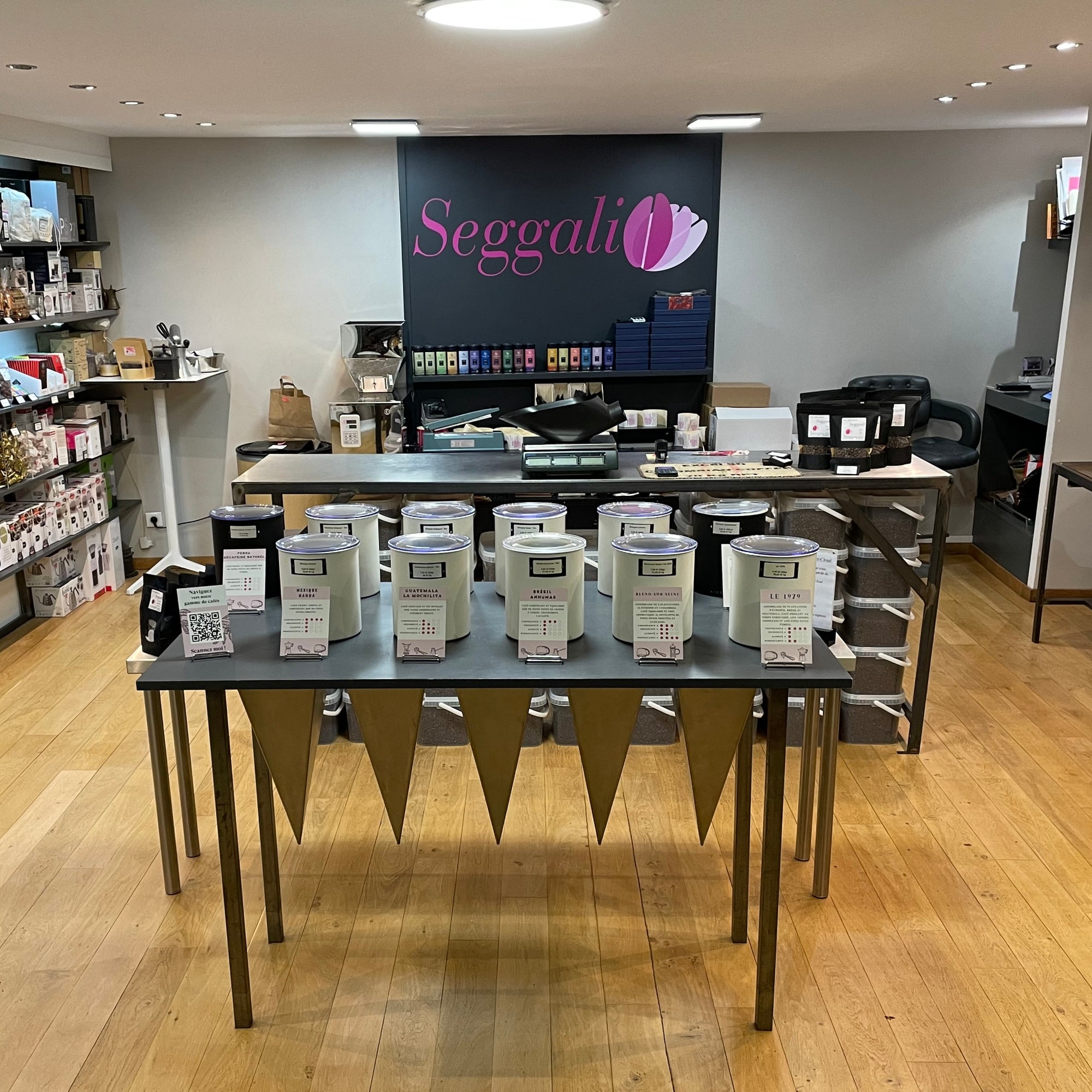 Intérieur de la boutique Seggali à Saint-Cloud